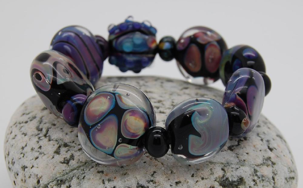 Bracelet multicolore sur noir