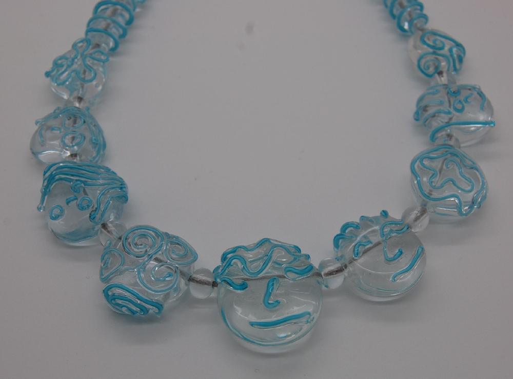 Necklace : drawn on the pearls